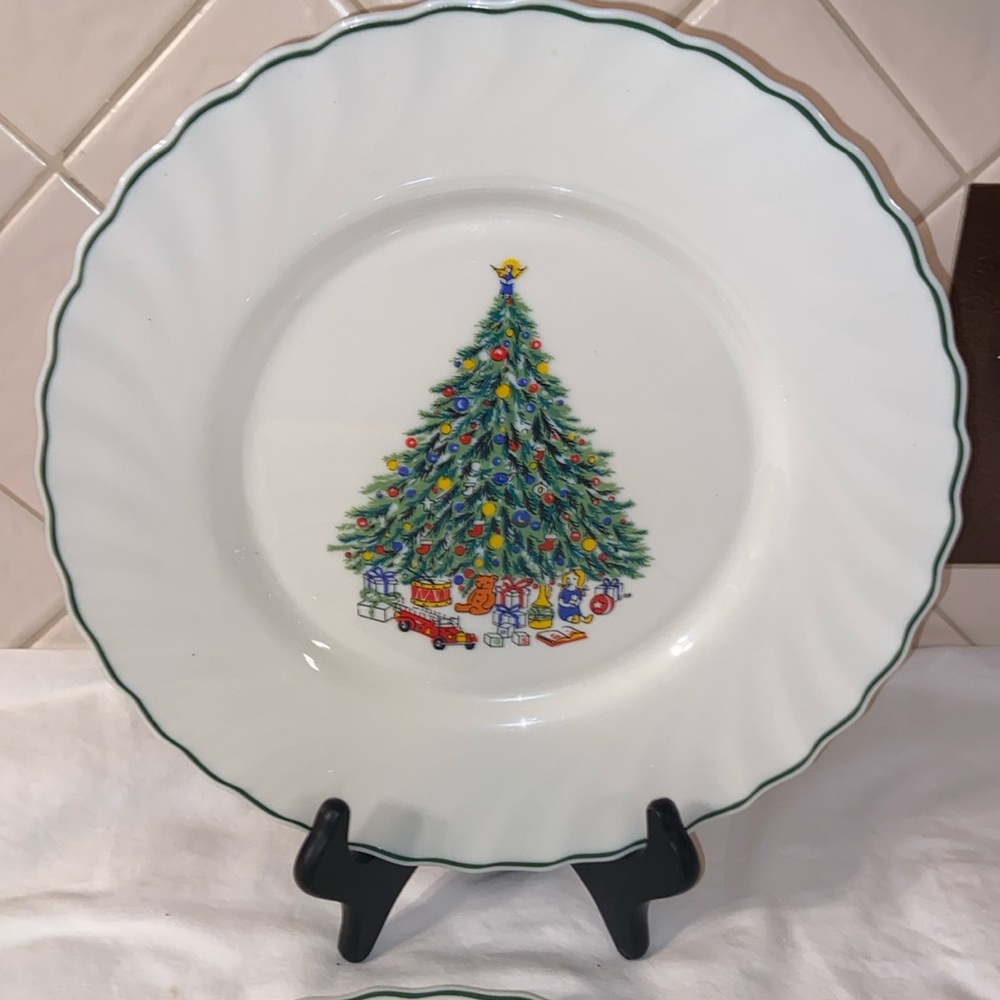 RARe Vintage set of 2 House of Salem Noel Porcelle Christmas Tree Dinner Plates